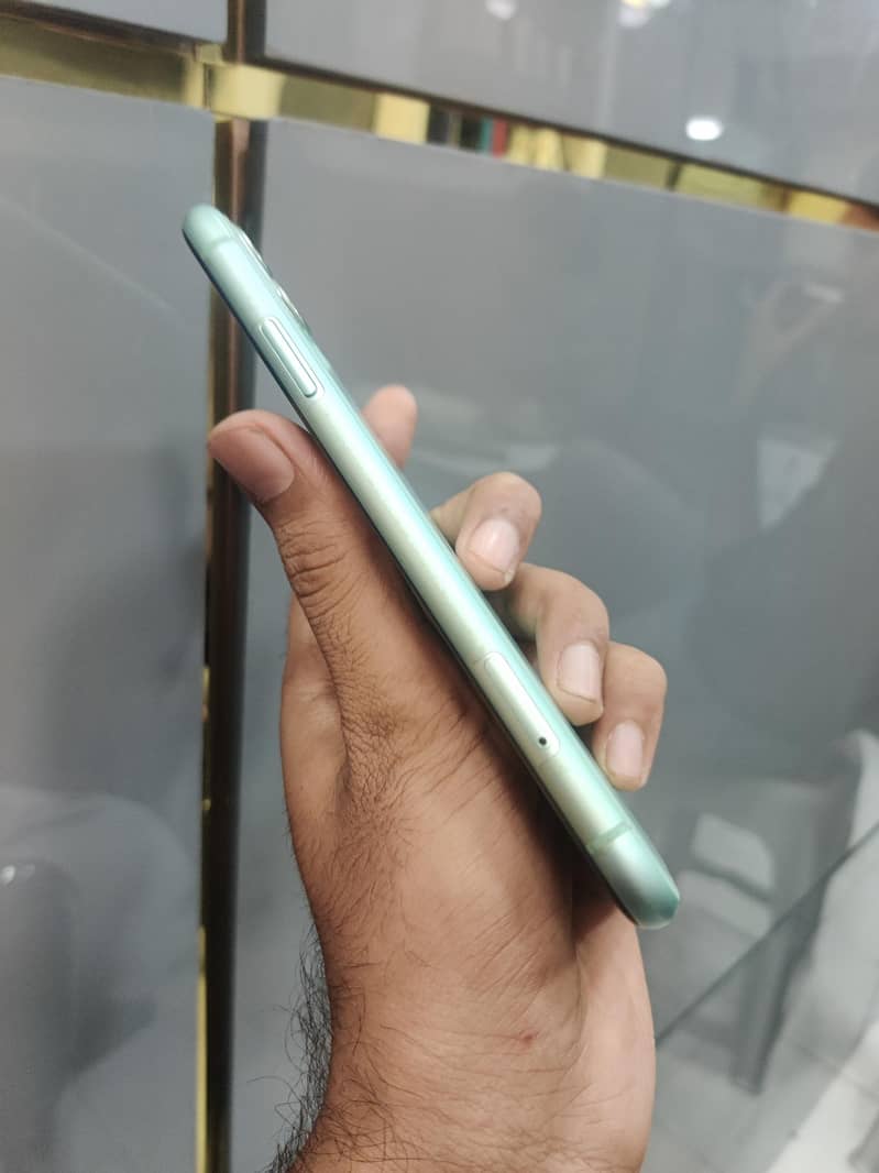 Apple iPhone 11 3