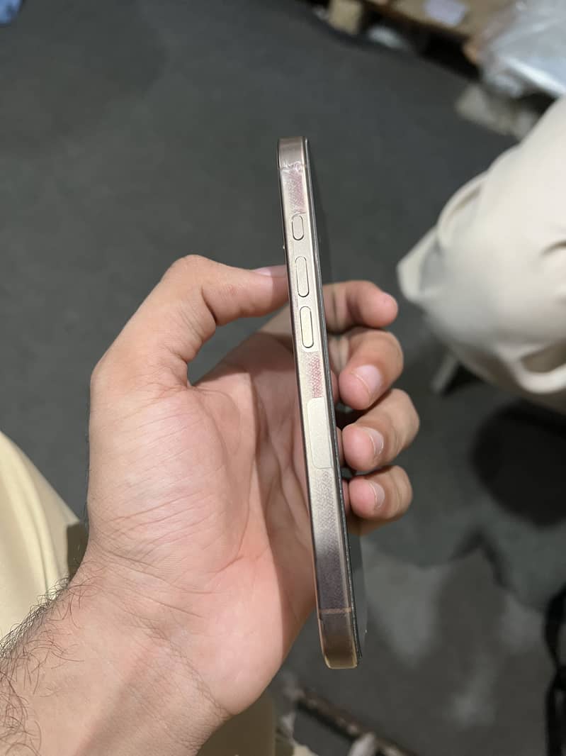 Apple Iphone 16 Pro JV 1