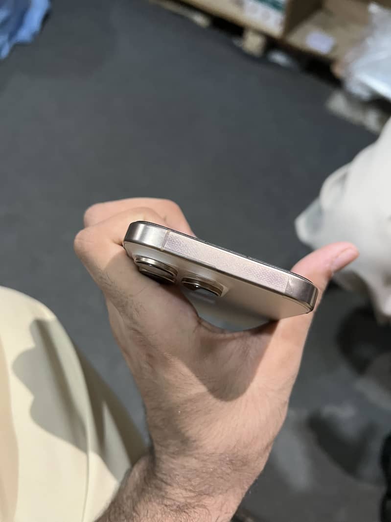 Apple Iphone 16 Pro JV 2