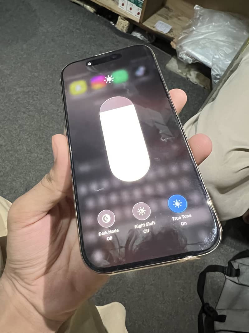 Apple Iphone 16 Pro JV 3
