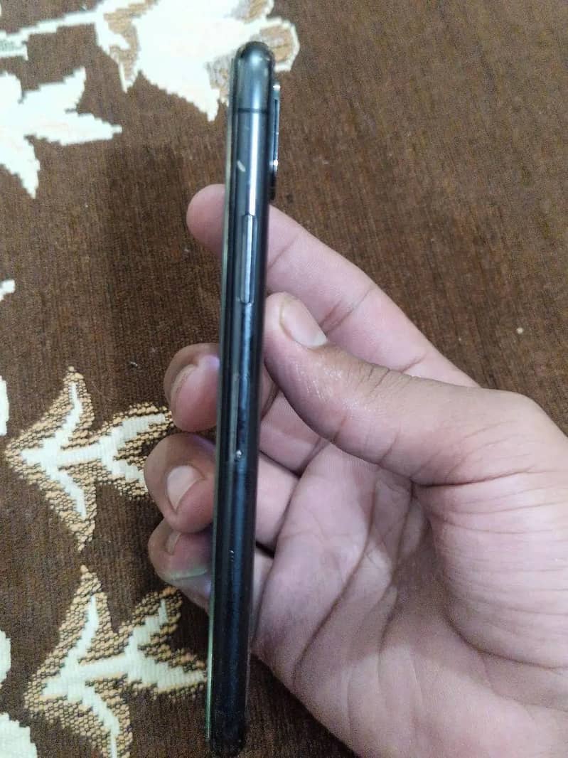 Apple iPhone X 4