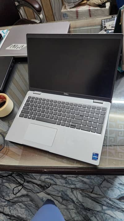 Dell latitude 3570 | i7 12th | 16gb ram Ddr5 | 256nvme | 4gb card dd6