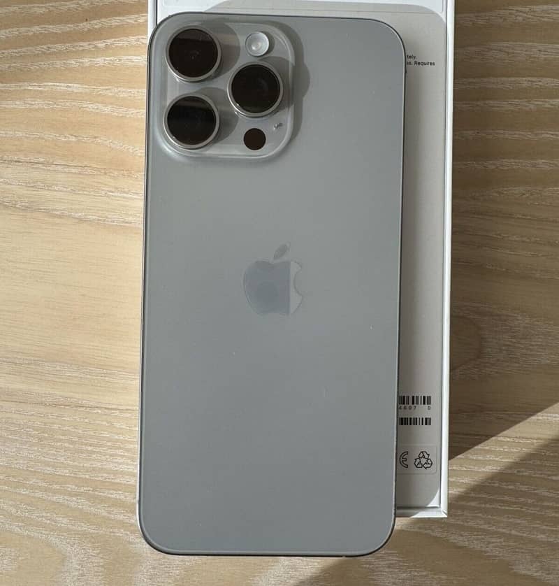Apple iPhone 15 Pro Max 1
