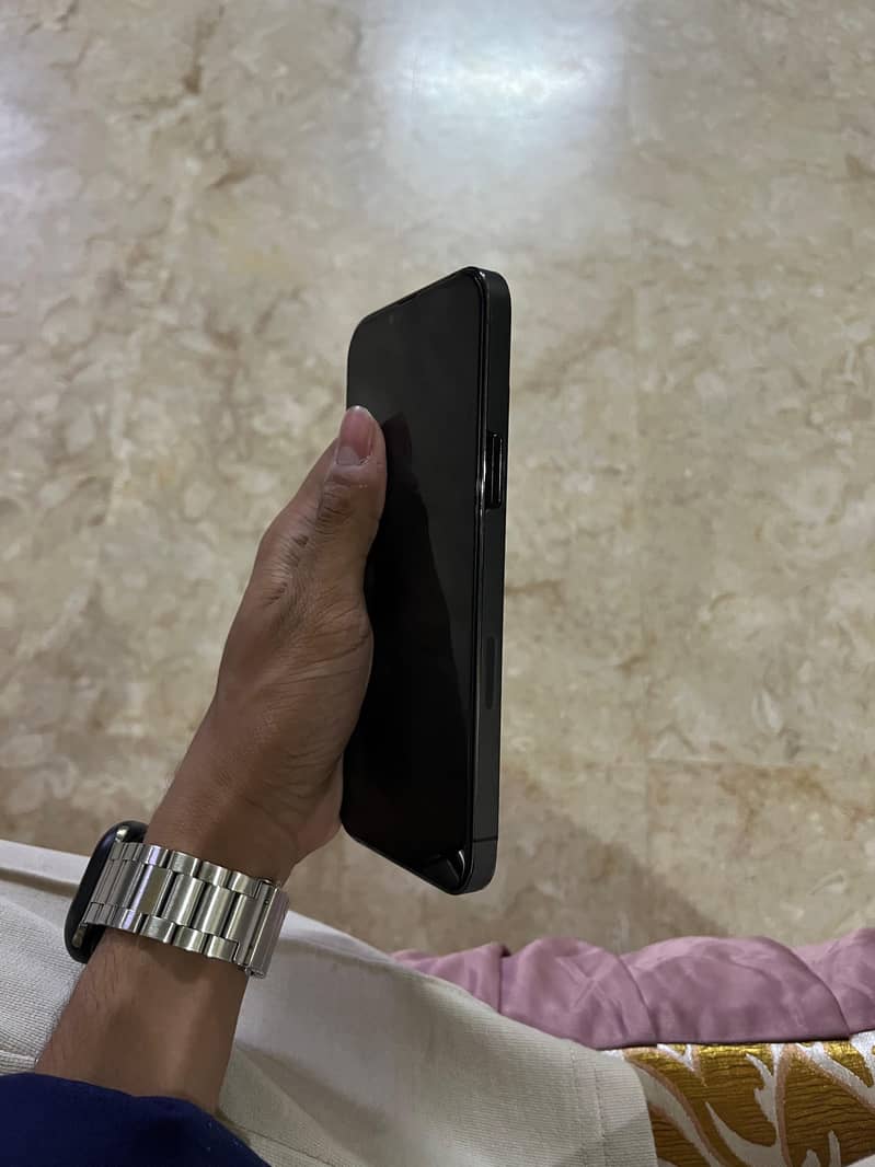 Apple iPhone 13 Pro Max 4