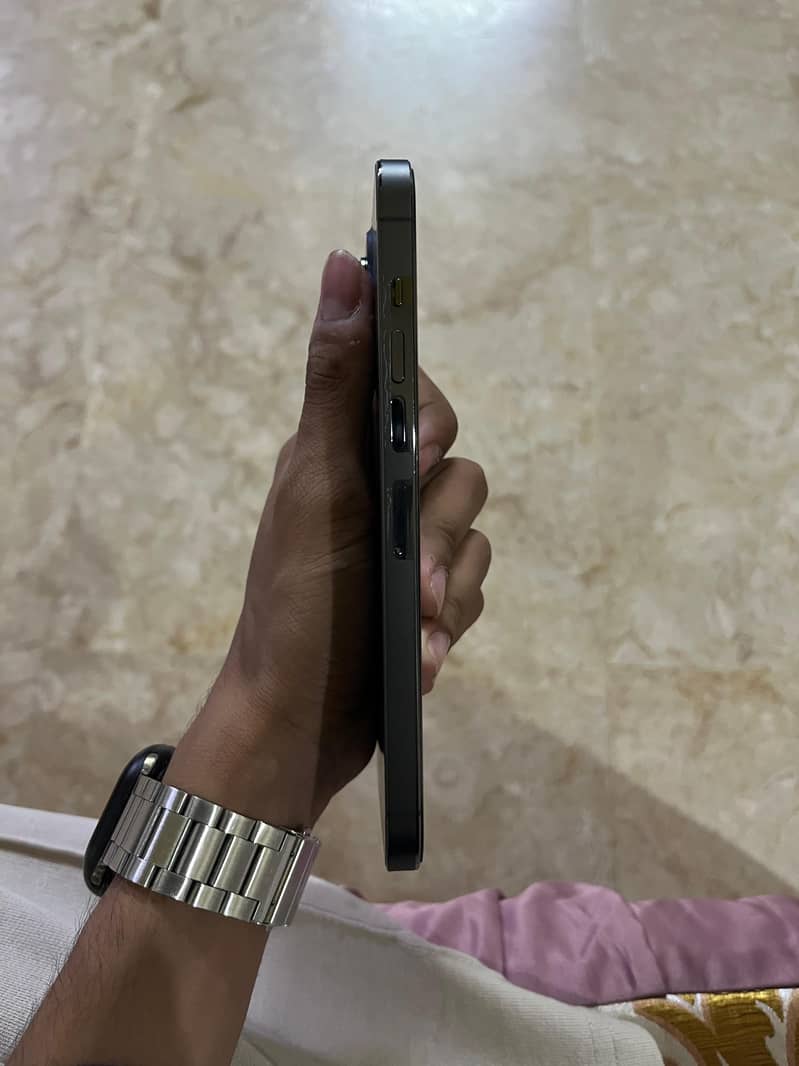 Apple iPhone 13 Pro Max 6