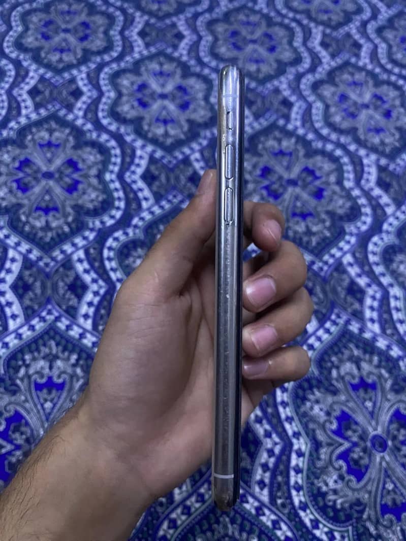 Apple iPhone XS 3