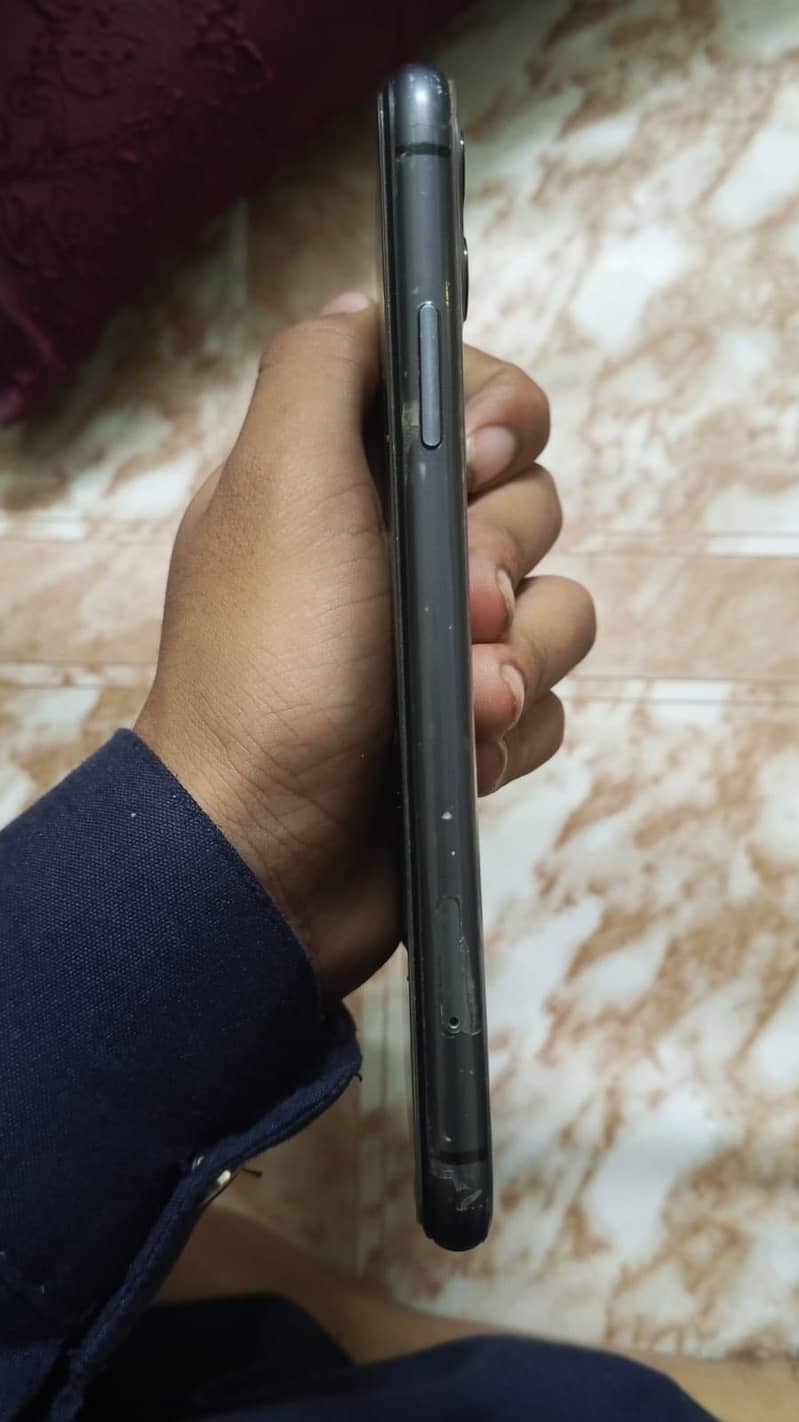 Apple iPhone 11 0