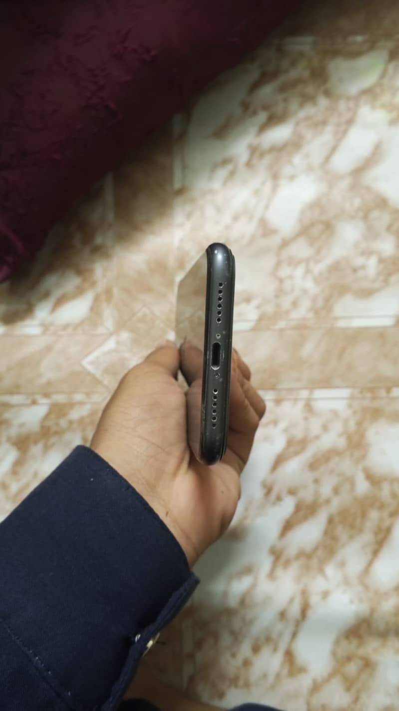 Apple iPhone 11 3