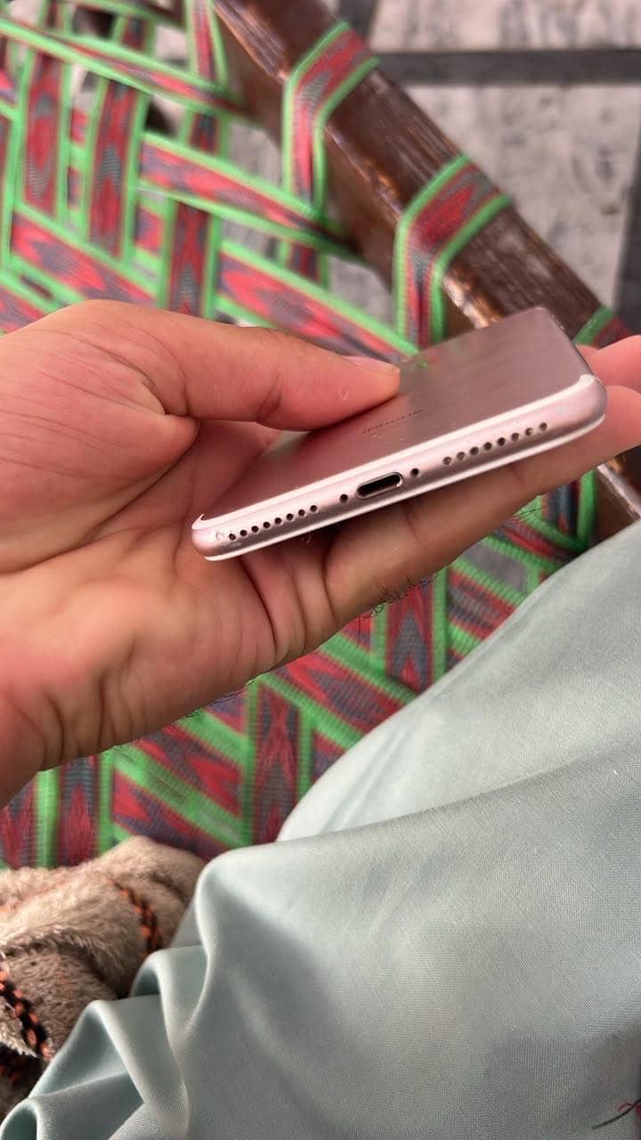 Apple iPhone 7 Plus 3