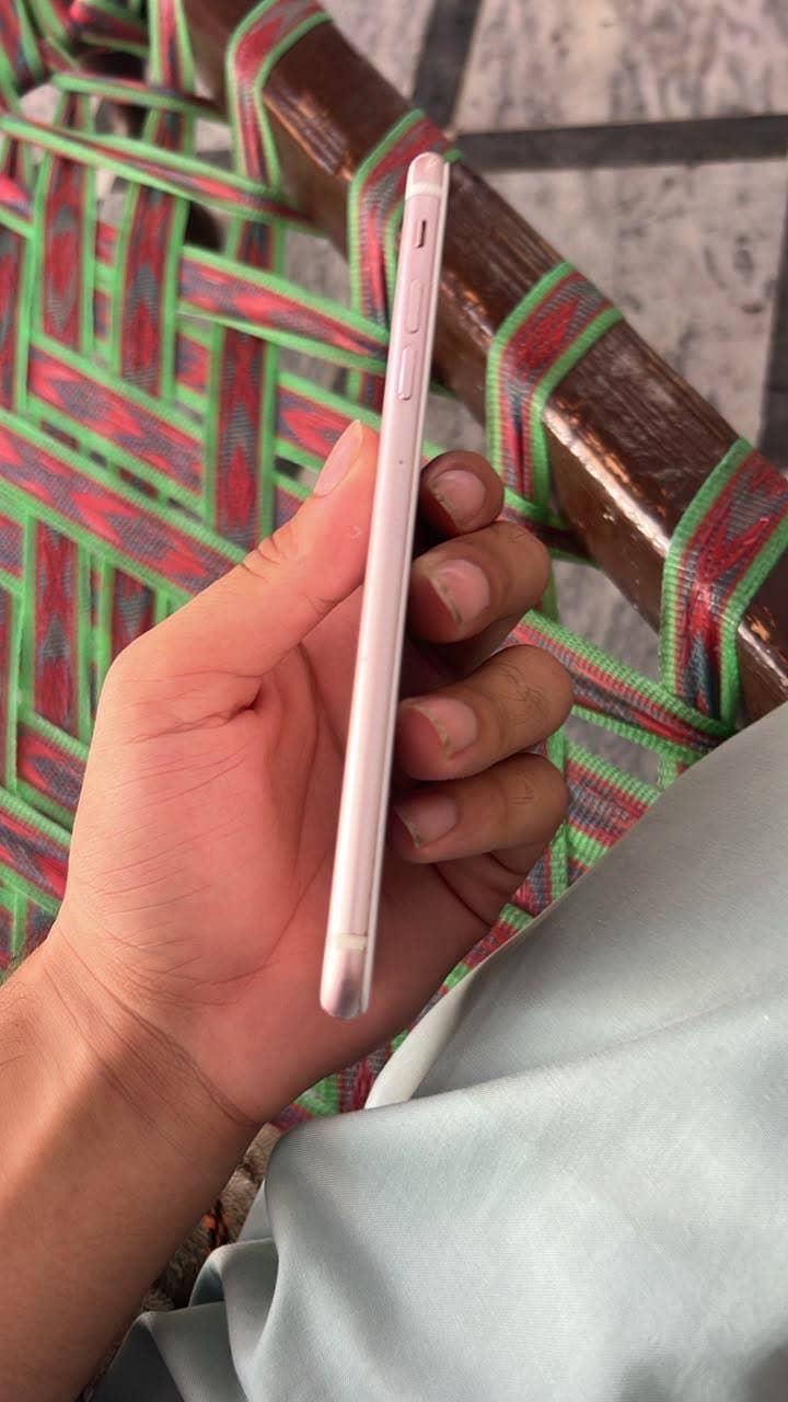 Apple iPhone 7 Plus 5