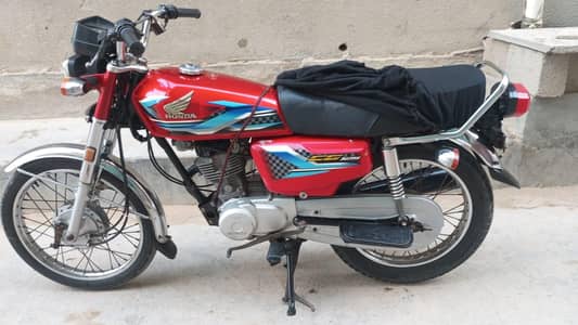 Honda 125cc use only 7000km month off December 2023 call 03212099329