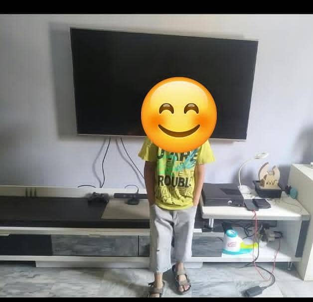 tv/console table. 0