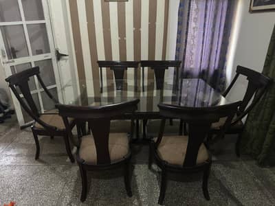 Dining Table with 6 dining chairs in excellent condition.
