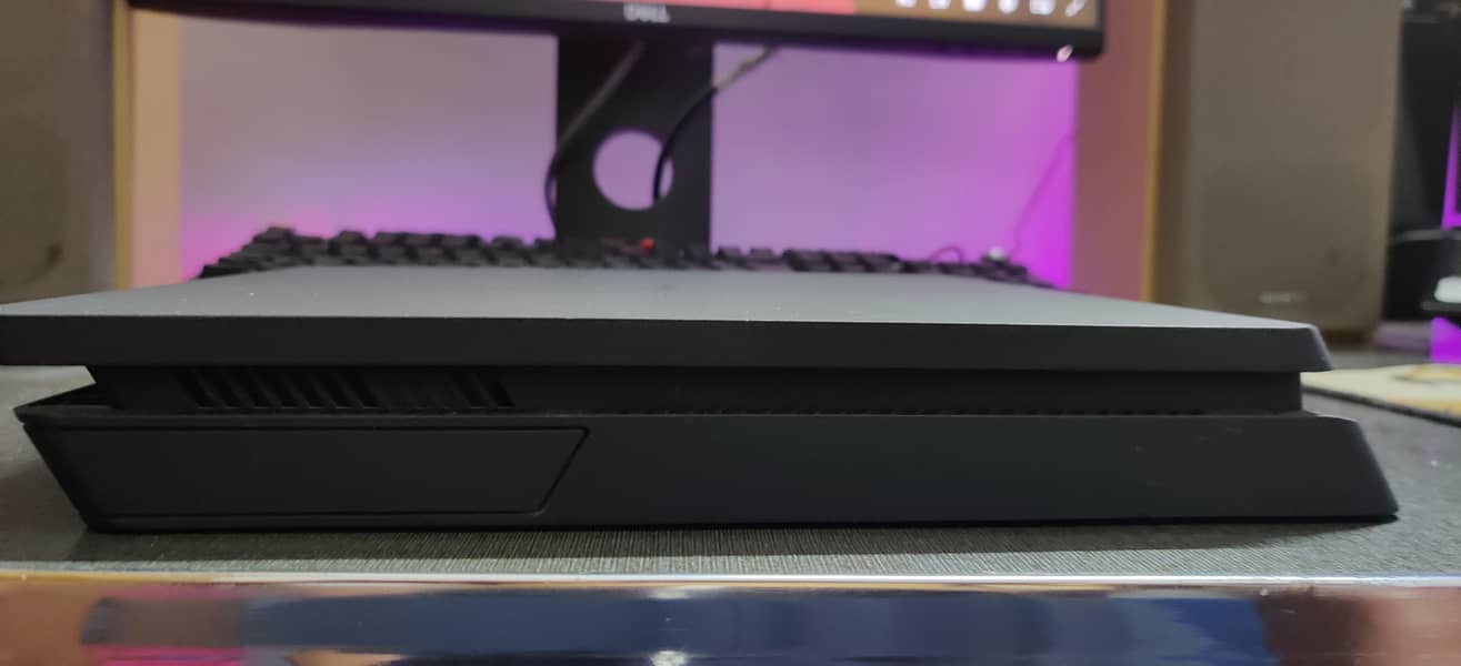 Playstation 4 Slim 4