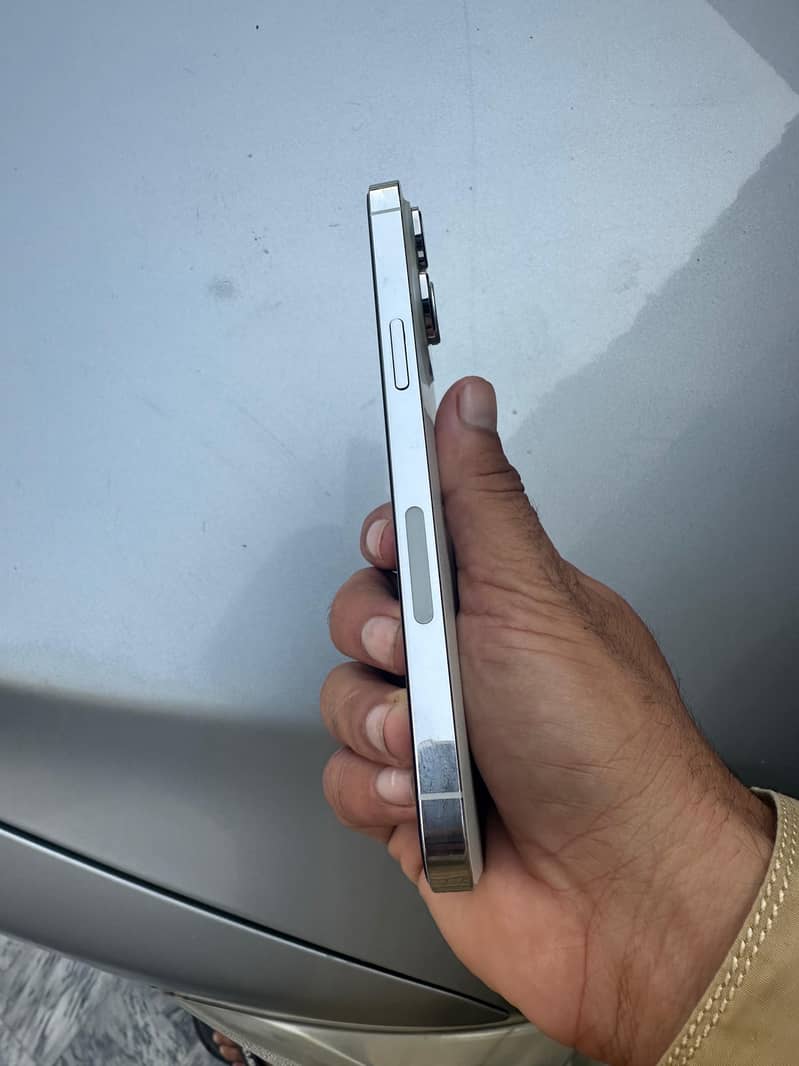 Apple iPhone 14 Pro Max 4