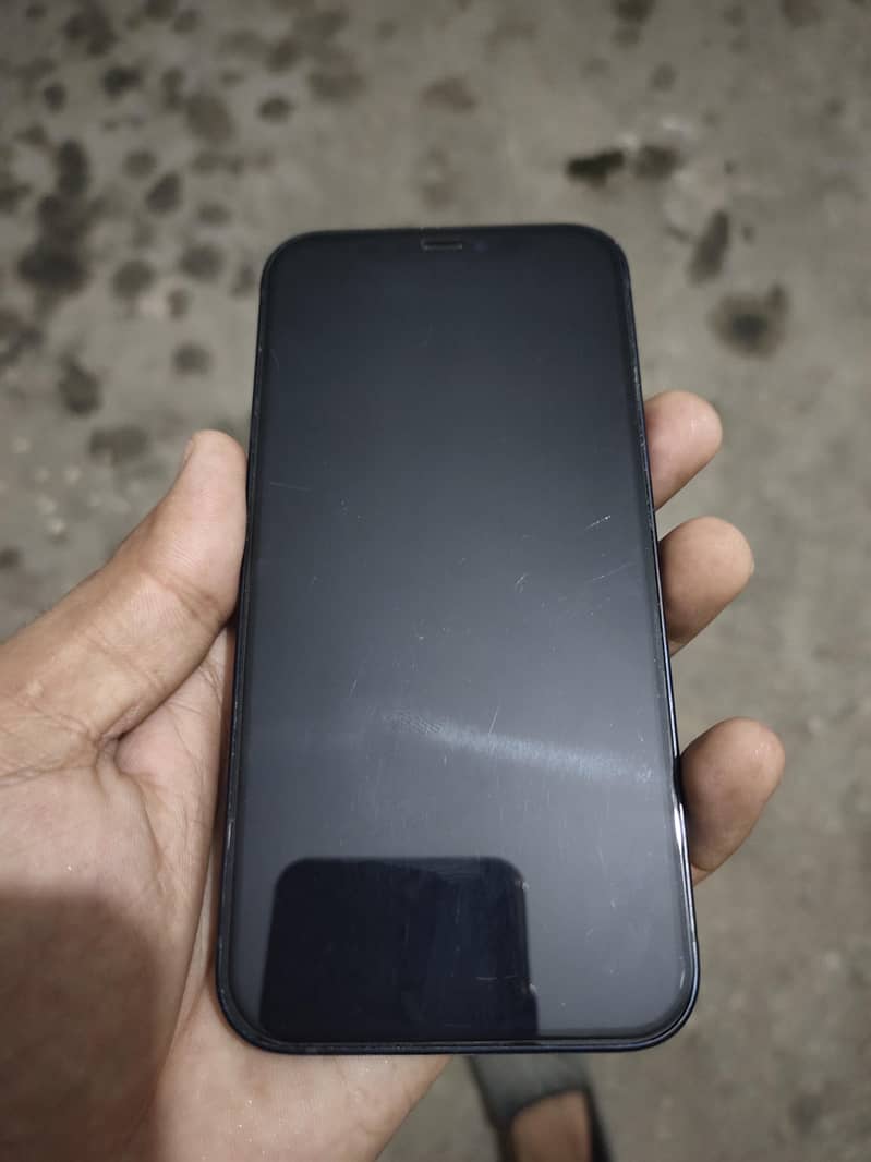 Apple iPhone 12 4
