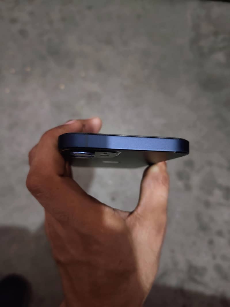 Apple iPhone 12 6