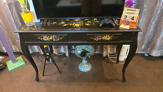 Beautiful console/ tv table