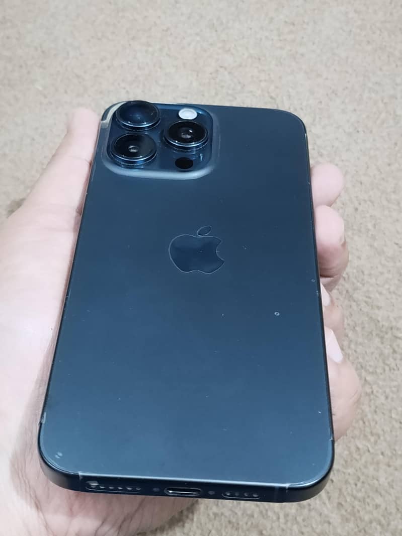 Apple iPhone 15 Pro Max 2