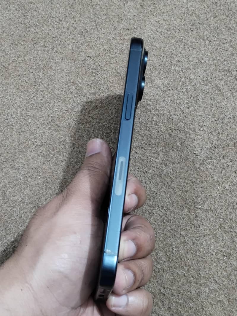 Apple iPhone 15 Pro Max 3