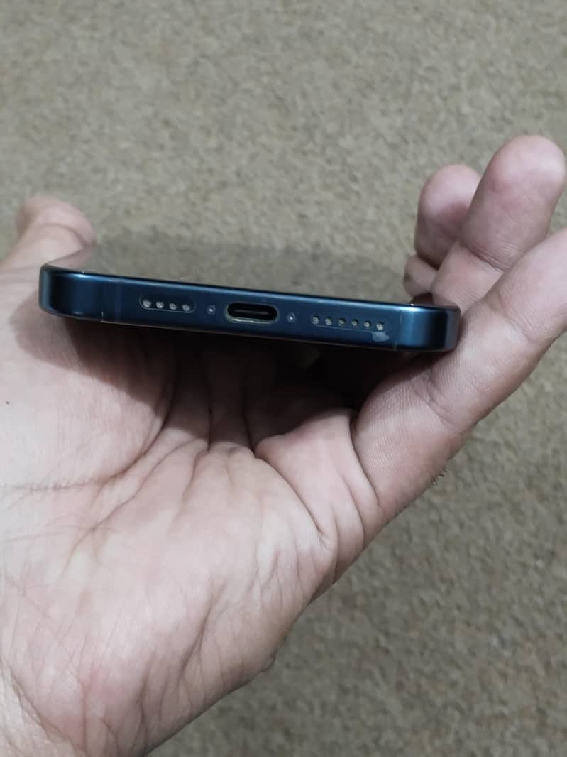 Apple iPhone 15 Pro Max 4