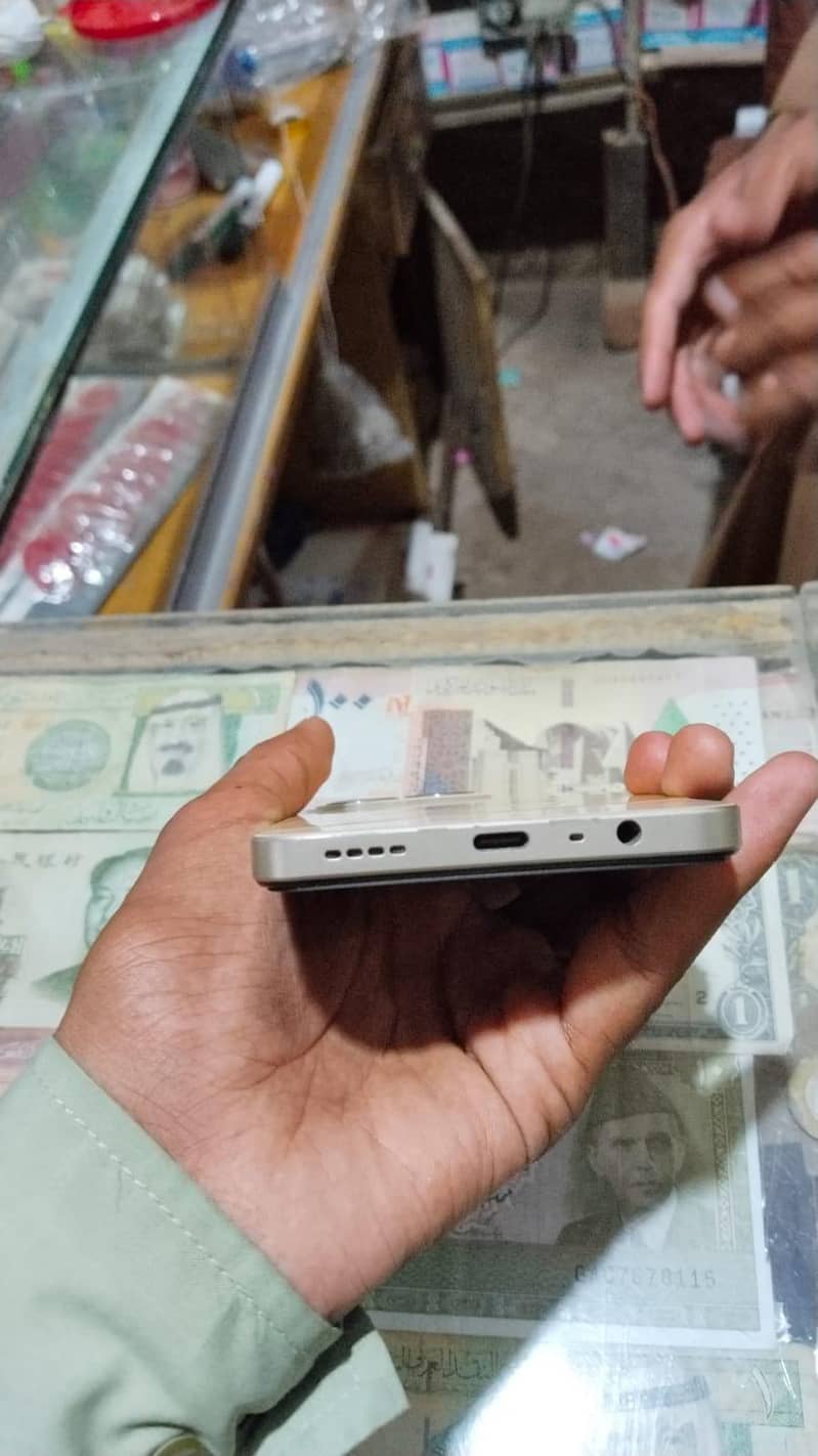 Realme C61 4