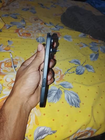 Apple iPhone 16