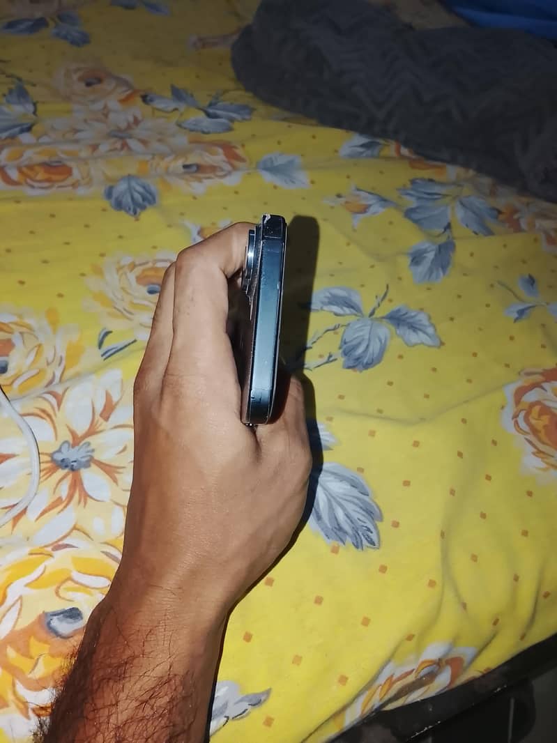 Apple iPhone 16 2