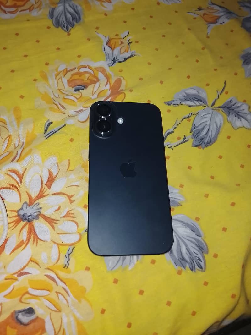 Apple iPhone 16 6