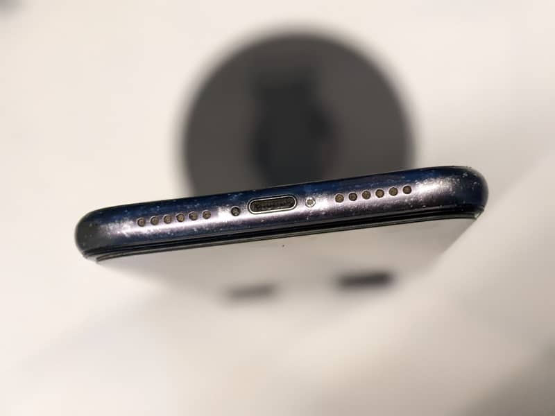 Apple iPhone 11 4