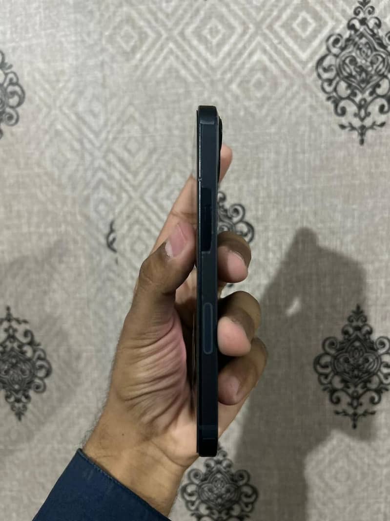 Apple iPhone 13 2