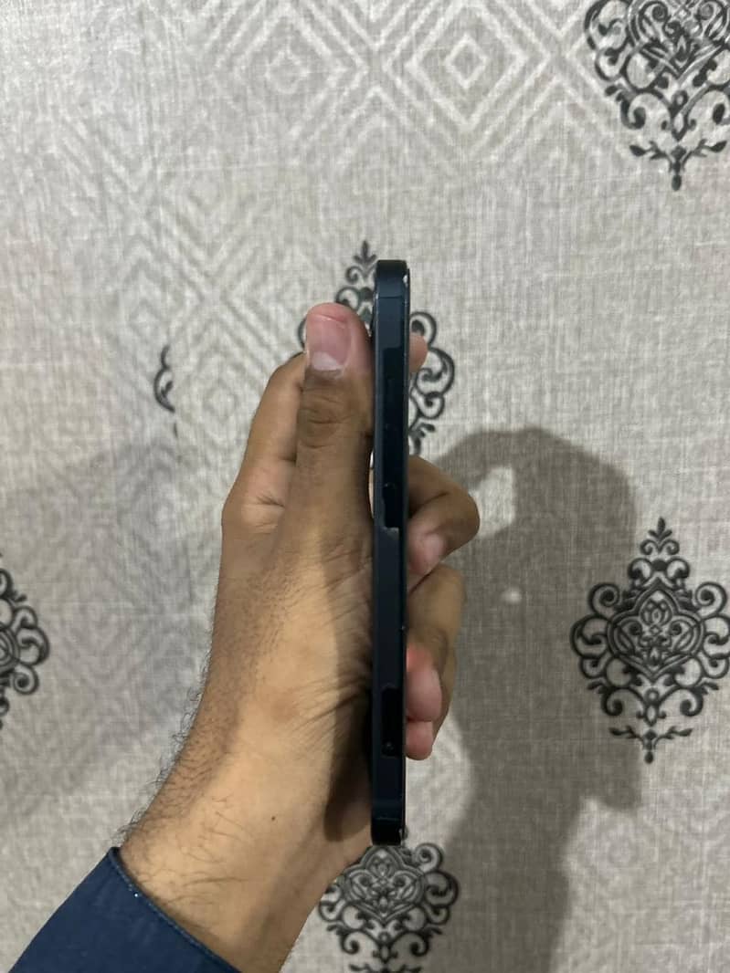 Apple iPhone 13 4