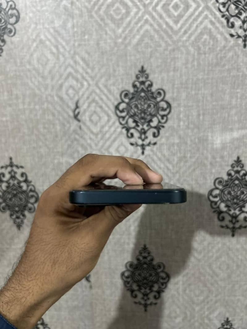 Apple iPhone 13 5