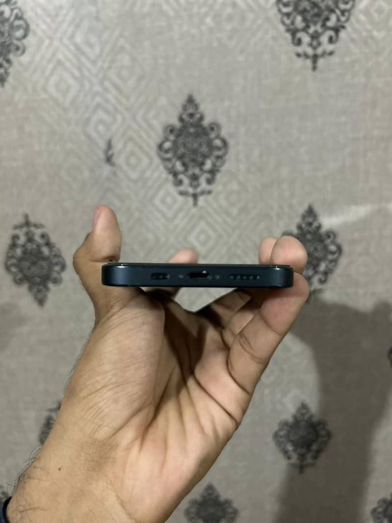 Apple iPhone 13 6