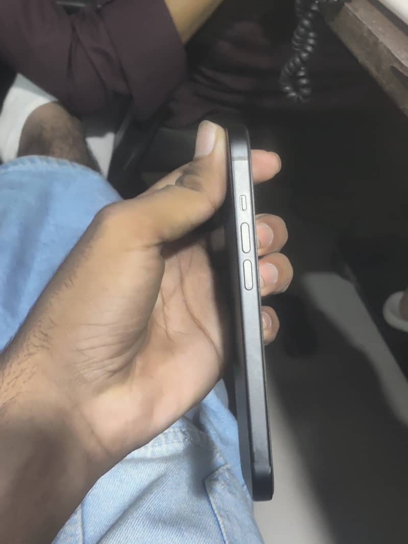Apple iPhone 15 4