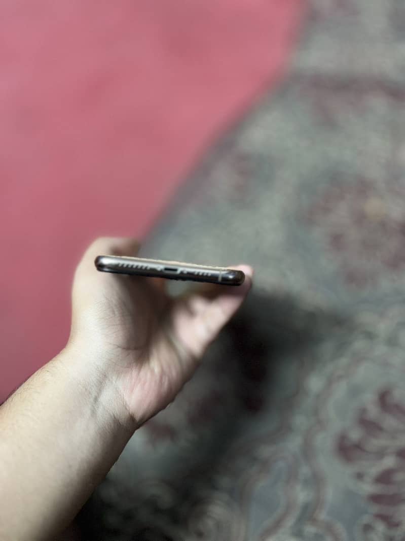 Apple iPhone 11 Pro Max 7