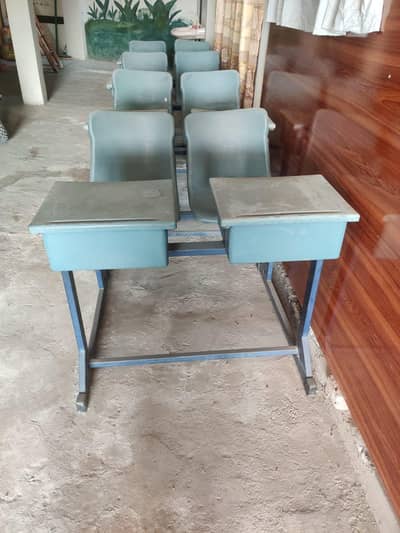 school chairs and tables