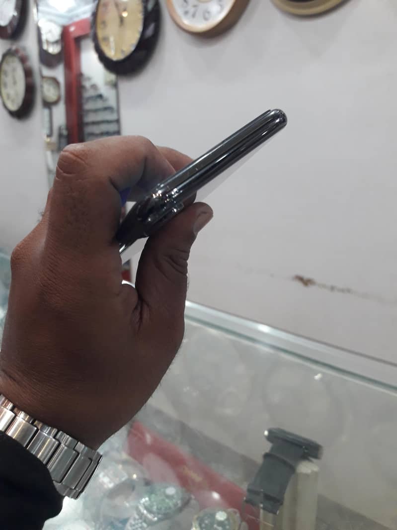 Apple iPhone X 3