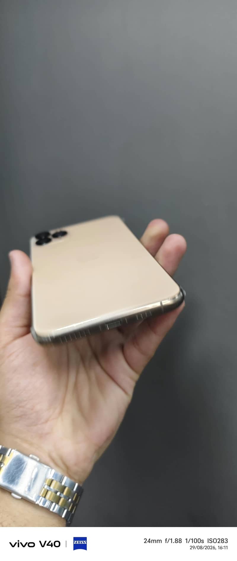 Apple iPhone 11 Pro Max 4