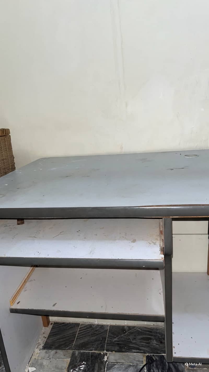 Computer Table 0