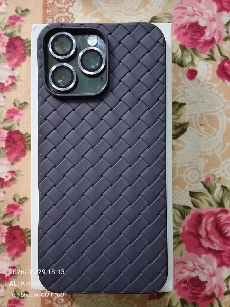 Apple iPhone 16 Pro Max 1