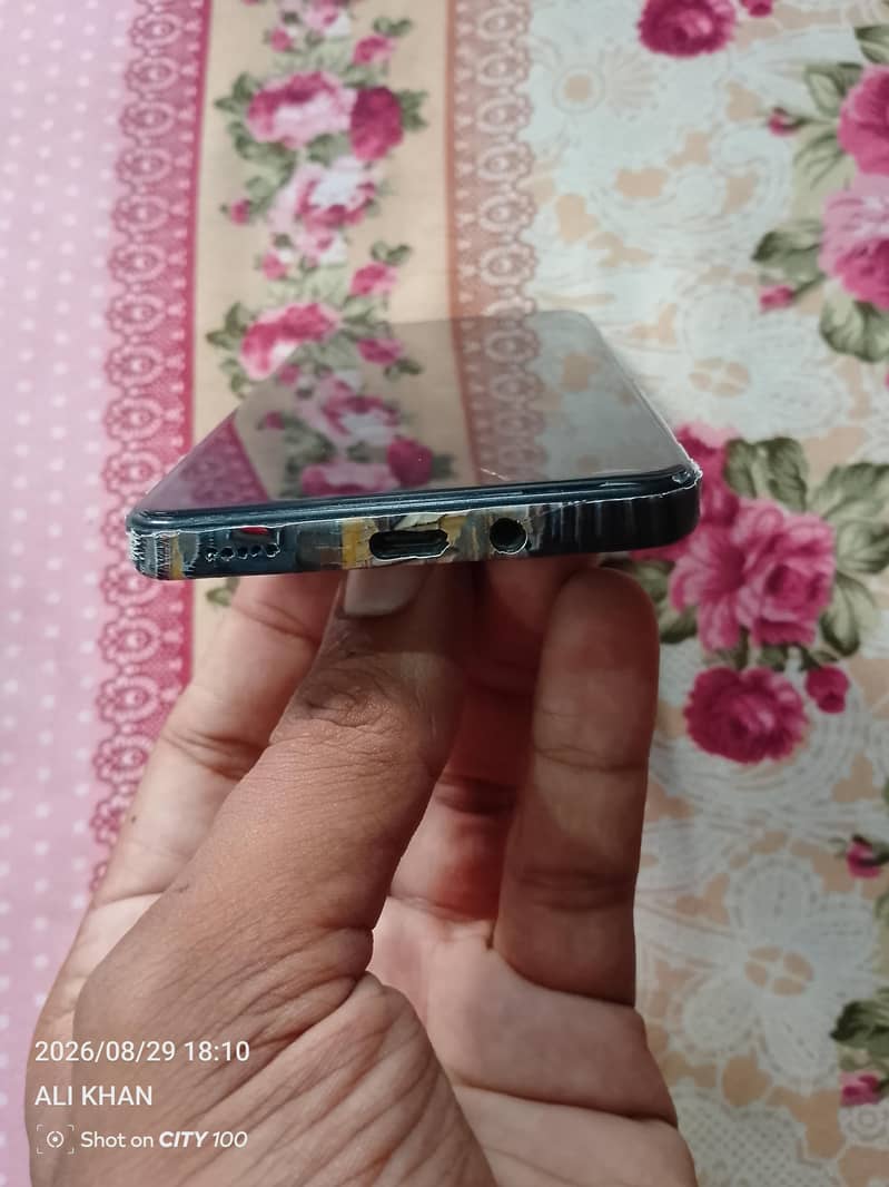 Apple iPhone 16 Pro Max 12