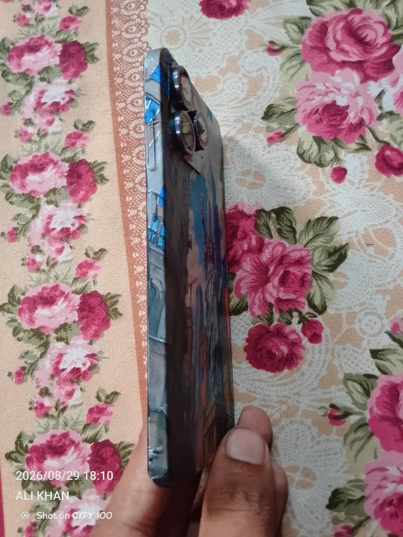Apple iPhone 16 Pro Max 13