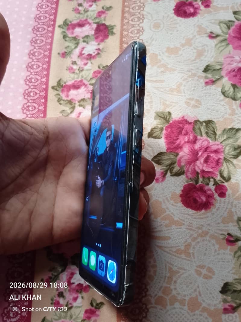 Apple iPhone 16 Pro Max 18