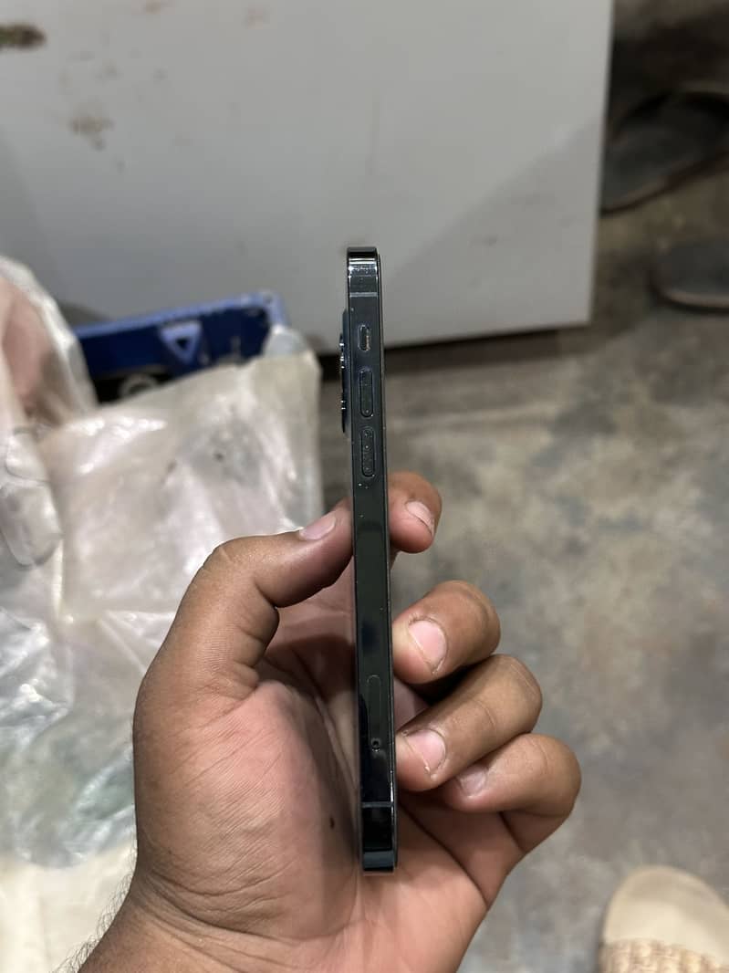 Apple iPhone 12 Pro 3
