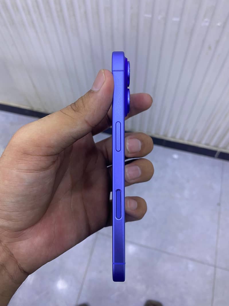 Apple iPhone 16 3