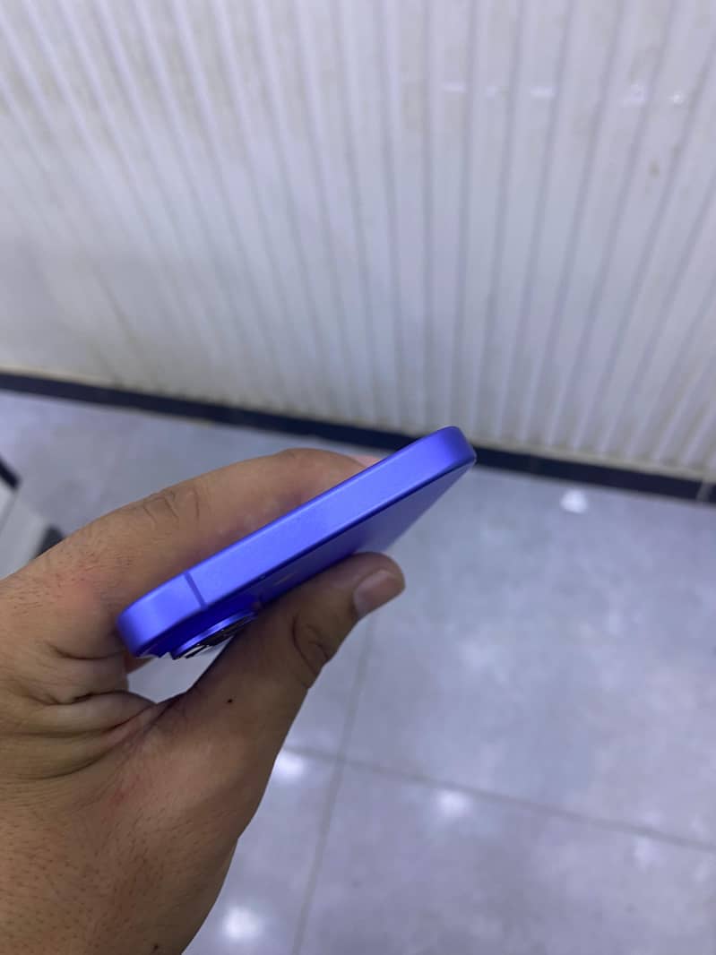 Apple iPhone 16 4