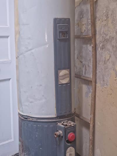 35 Litre Gas Geyser | Used | Well Condition