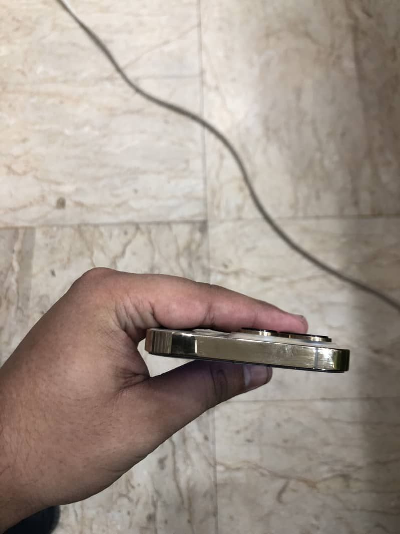 Apple iPhone 13 Pro 4