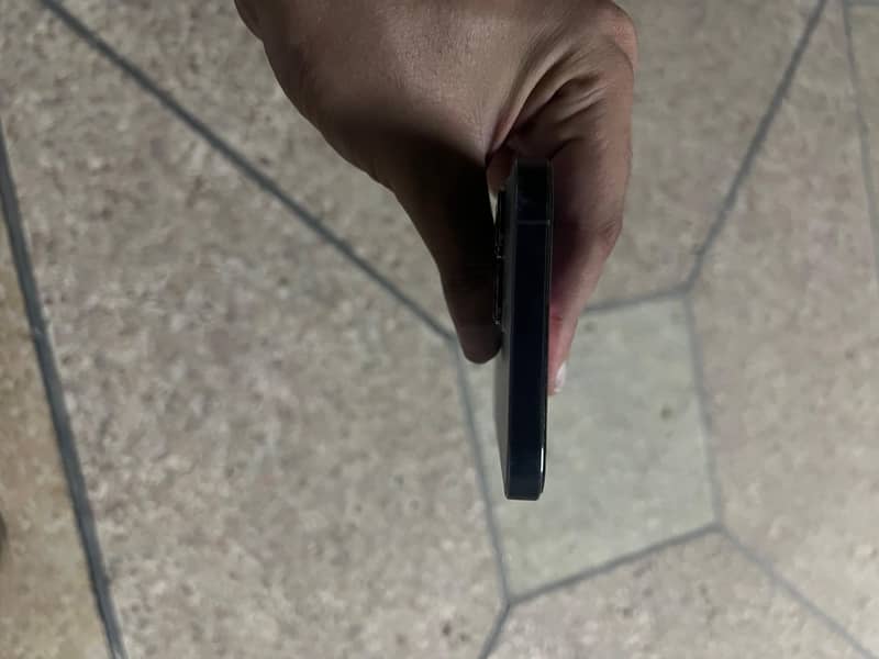 Apple iPhone 13 Pro Max 2